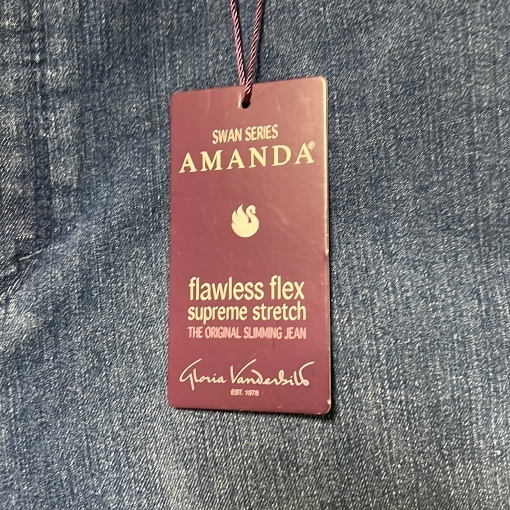 Women’s Gloria Vanderbilt Amanda 14 short tapered leg classic rise jeans nwt - Picture 3 of 6